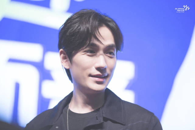 不看不知道,朱一龙未修图的脸上多了这个!