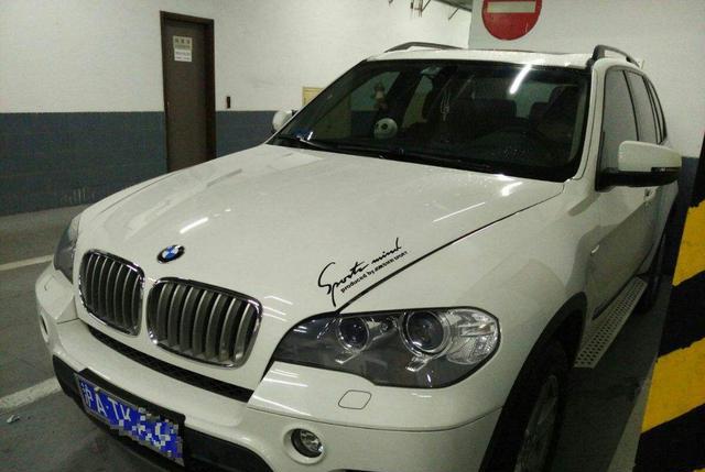 朋友用十万块不到买辆宝马X5，大家看完车以后都笑笑不说话了