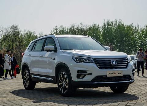 新款长安CS75亮相 内外全新风格/搭载1.5T发动机