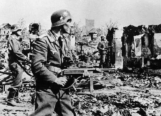 苏德战场上最惨烈的战争,共投入300个师,交战双方死伤近百万