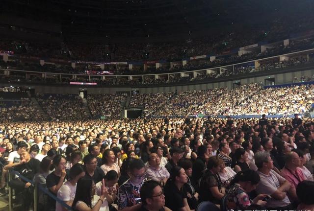 《师徒父子相声大典》上海秀,郭德纲岳云鹏等六人承包数万人笑点