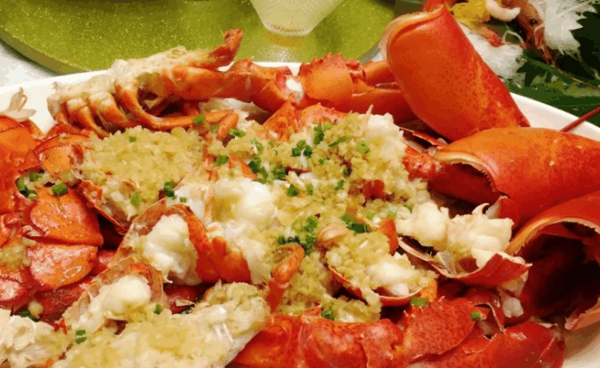 朋友结婚酒席2500一桌, 随20块钱礼金, 最后让我很尴尬