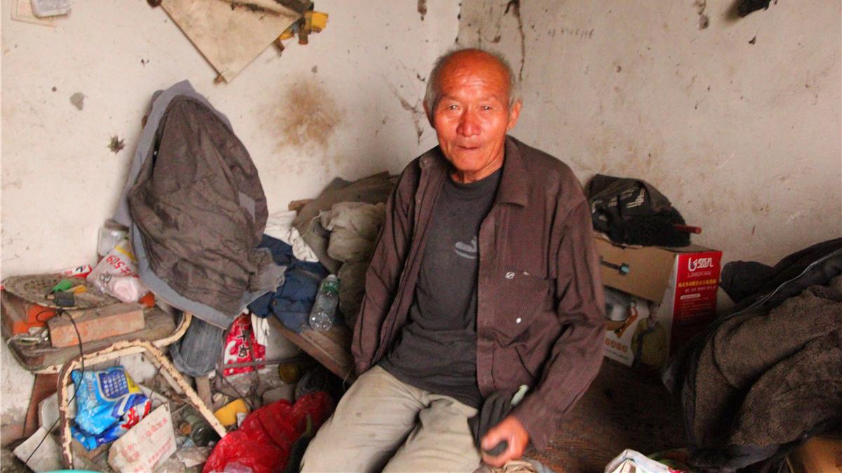 帅气的农村老大爷,一生不娶,听听是因为啥原因?
