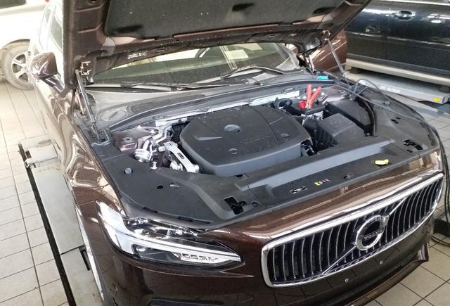 沃尔沃S90 T4智远提车与用车感受，车主：这车牌引来围观！