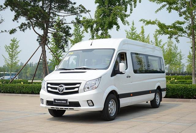 车身达6米，高顶商旅车才20万，这样子敢说不瞄准奔驰？