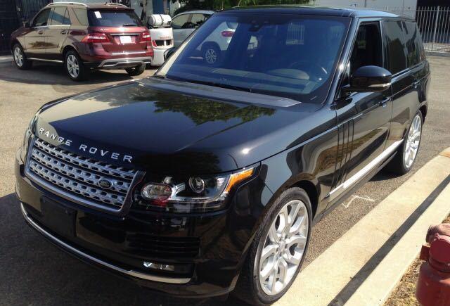 揽胜行政：新车到店报价118万，它的魅力已经连女车主都迷上了？