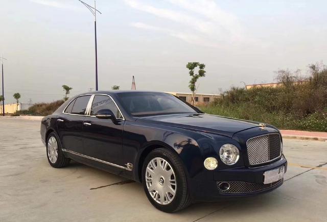 落地超过600万，实拍宾利慕尚极致版，车标能买一台飞度？