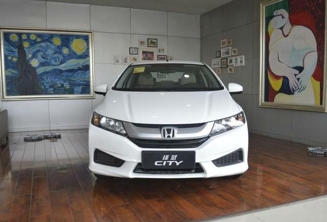 小伙花8万买本田锋范, 连个收音机都不带, 网友: 8万块都买点啥