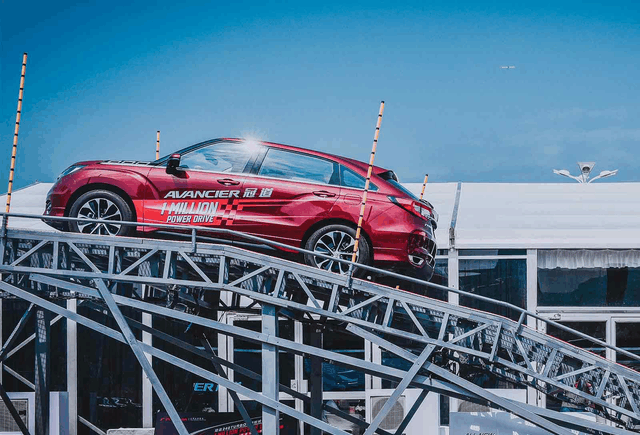 颜值超过丰田汉兰达空间不输大众途观L中型SUV还得看这款