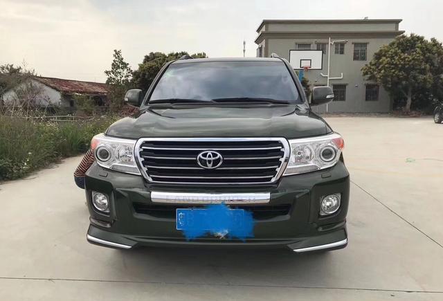 这车40多W拥有 2015款丰田兰德酷路泽4600 GXR 军禄色黄内