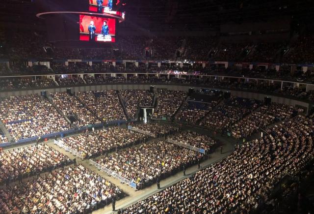 《师徒父子相声大典》上海秀,郭德纲岳云鹏等六人承包数万人笑点