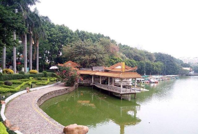 中国环境最好的一个城市,拥有1000多个公园,堪