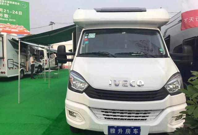 雅升新款房车圆儿时想要吊床的梦，拥有电动吊床的C型房车