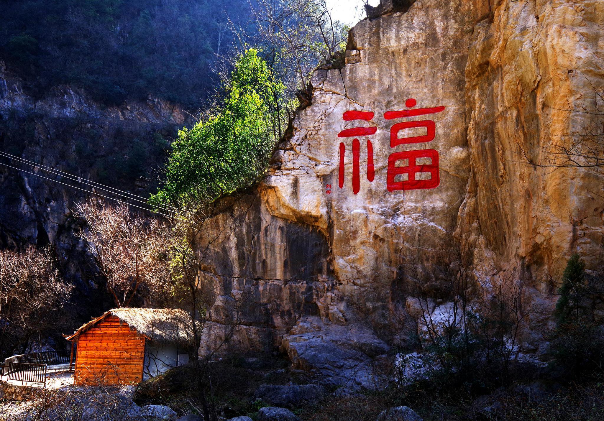 被誉为楚天第一瀑湖北十堰九龙瀑风景区