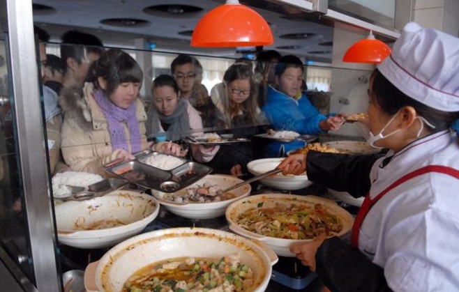 公司伙食四素两荤,员工辞职提的建议,老板次日