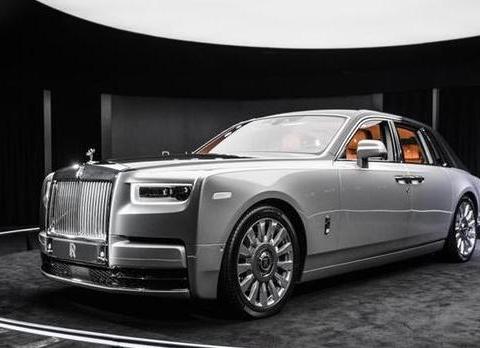 2018款全新劳斯莱斯来袭，看着豪车流口水，真相当个老司机！