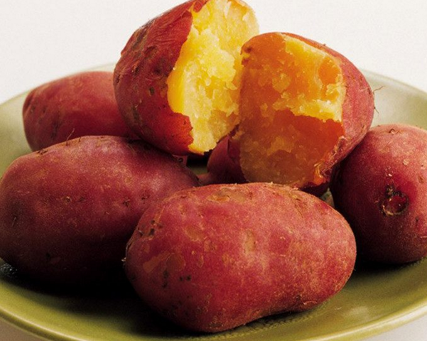 女人晚上不吃米饭,多吃3种食物,第二天一称果