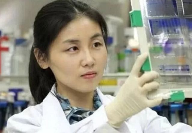 被誉为清华美女教授的她,如今41岁仍保持本心