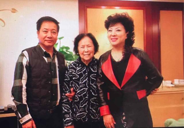 63岁汪粤老婆曝光,隐藏了30多年,网友:唐僧真有