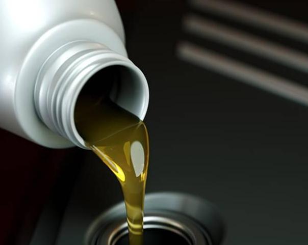多久换一次机油对发动机最好? 一招教你判断机