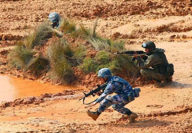 "蓝精灵"一词在现在已经基本成为大家称呼中国空降兵和海军陆战队的"
