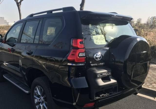 表哥刚买揽胜，见我提这车回家，试驾完想用揽胜和我换！