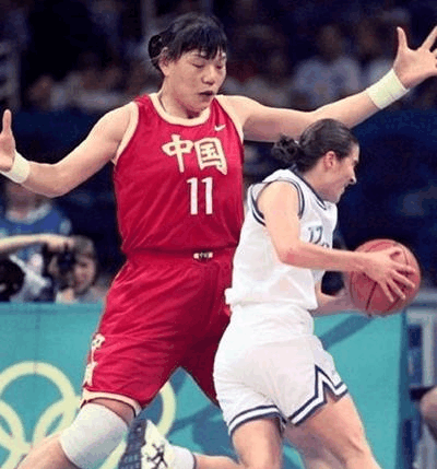和2米06郑海霞婚后的感受! 她老公说: 太高够不着!