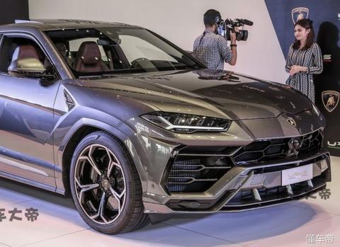 300多万的兰博基尼SUV内饰曝光，幸好不是我喜欢的颜色