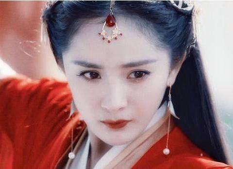 杨幂首晒女儿小糯米正面照