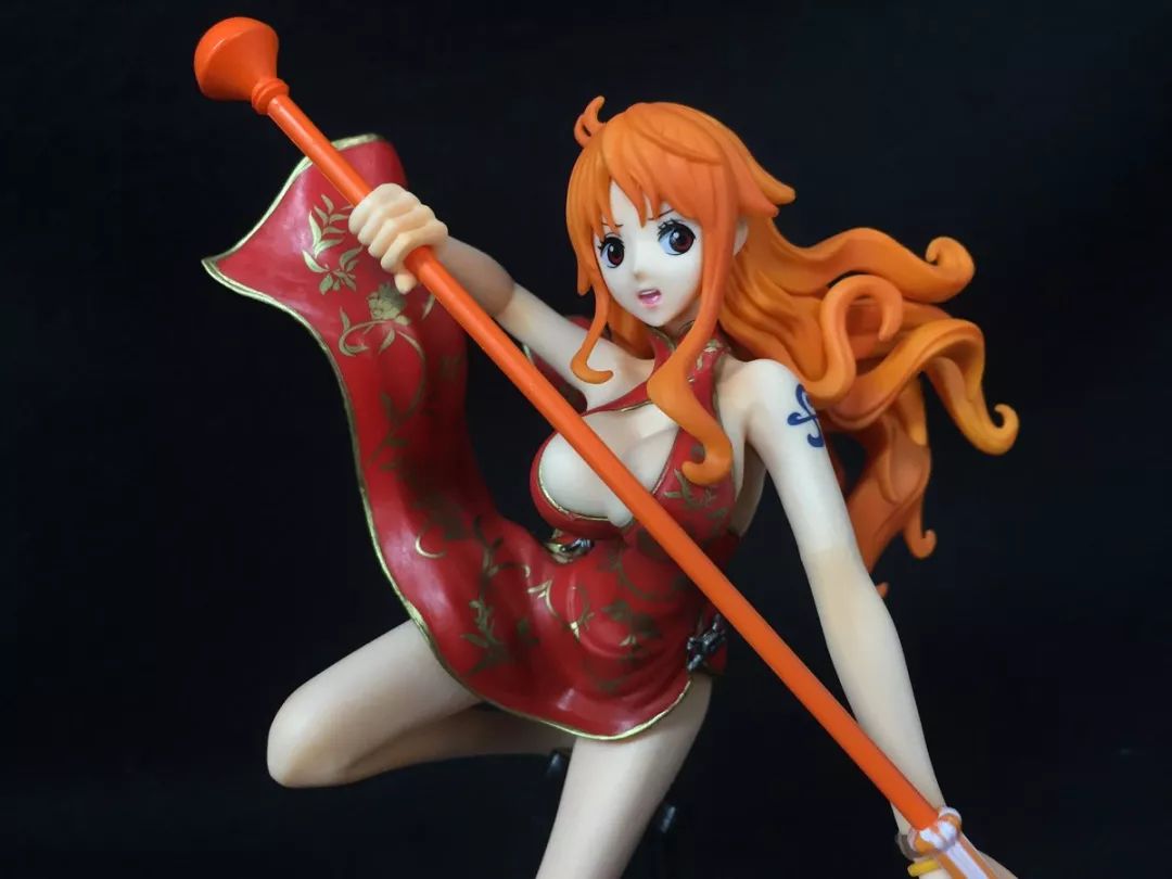 《海贼王》手办:娜美着反重力旗袍，裙衣摆摆美不胜收!