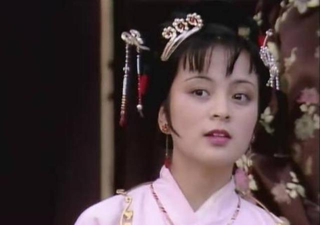 红楼梦:探春房里一个小摆件,说出了王熙凤害怕