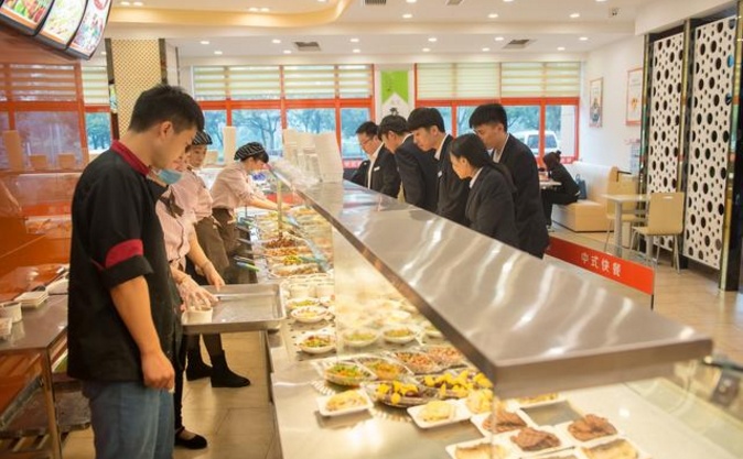 公司伙食四素两荤,员工辞职提的建议,老板次日