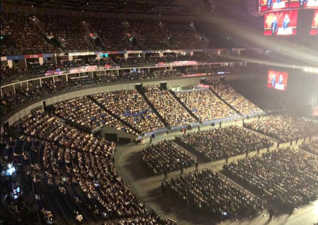 《师徒父子相声大典》上海秀,郭德纲岳云鹏等六人承包数万人笑点