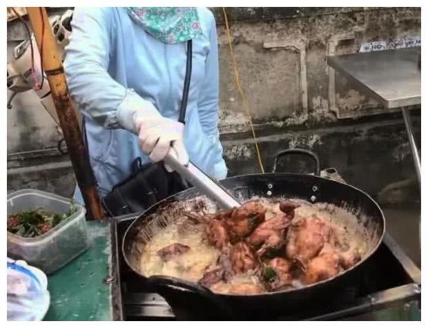 大学生毕业创业卖油炸鹌鹑,10元一个,点睛之笔