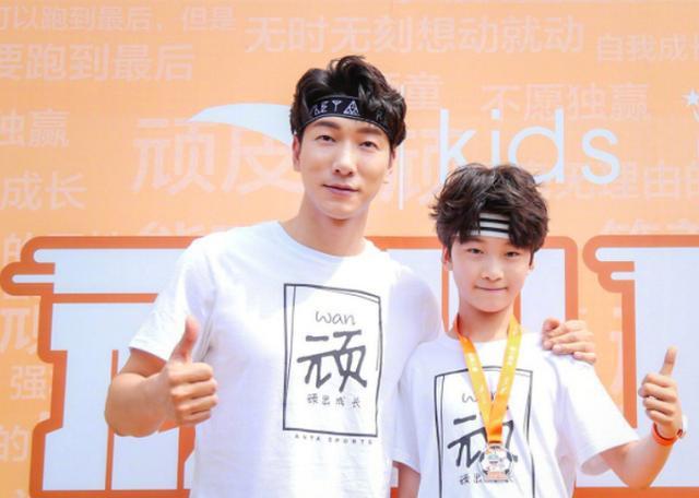 《爸爸去哪儿》张悦轩身高惊人,cindy变女神,而她却骨瘦如柴