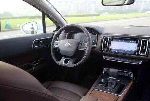 它曾是总统座驾，档次不输奔驰E级，从60万降至19万