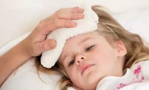 孩子一出生就被测出先天性梅毒、HIV暴露,究竟