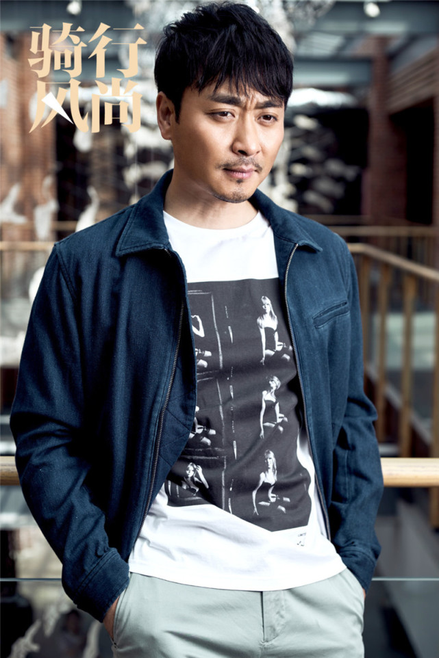黄俊鹏运动写真曝光 休闲时尚变骑行达人