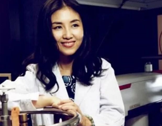 被誉为清华美女教授的她,如今41岁仍保持本心