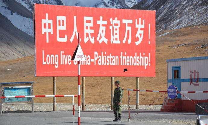 这条公路是世界上最危险的高原公路,为了修建这条公路,中国和巴基斯坦
