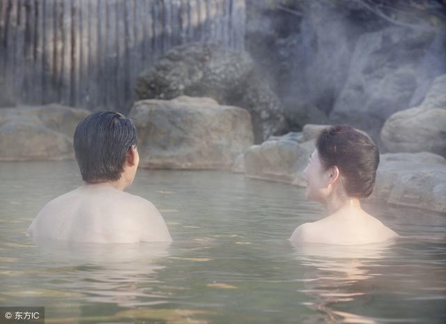 日本泡温泉真是男女共浴吗?为什么中国游客到日本泡温泉被嫌弃?