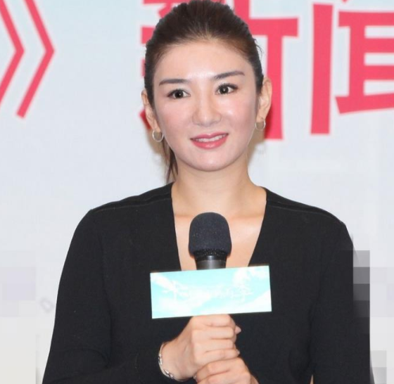 40岁黄奕近照,脸部僵硬,曾经的当红一线女演员,如今无