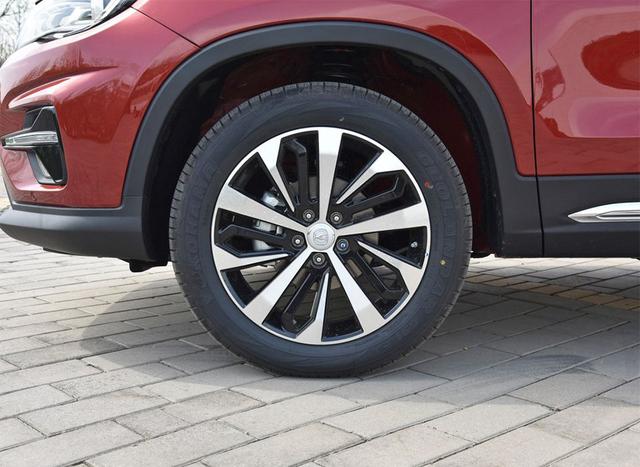 全方面升级 猫哥抢先试驾新长安CS75