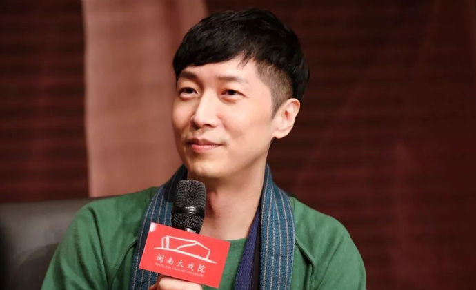 歌手出道，曾是TVB一线小生，47岁成北大高材生，励志的人生