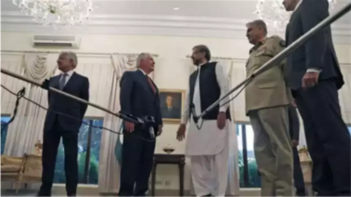 中巴关系破裂? 新总理上任首先访问美国, 欲和