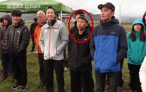 陈坤16岁儿子近照曝光网友儿子他妈该有多丑啊