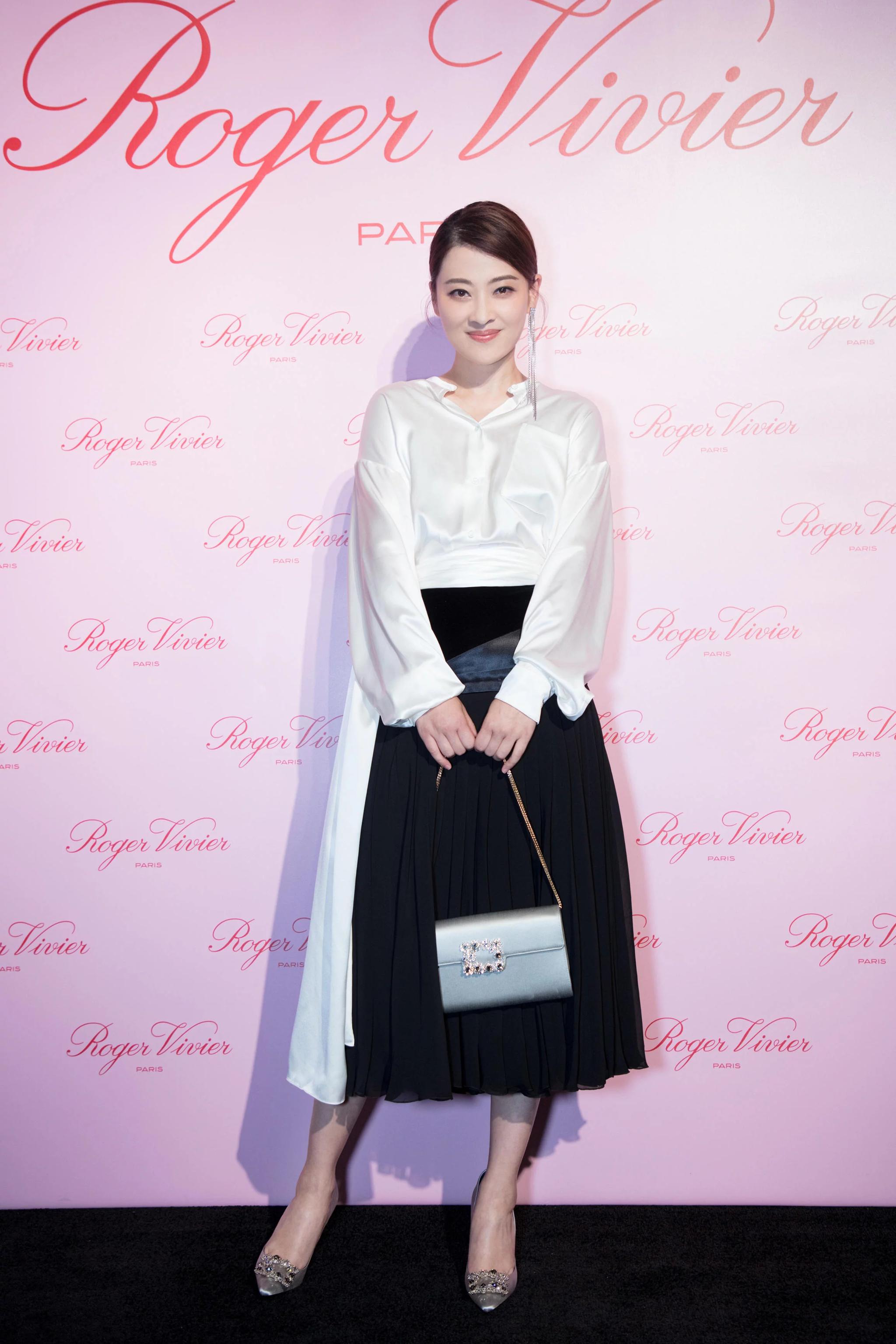 她和李小冉同个前任，在《声临其境》中大放异彩，42岁魅力无限