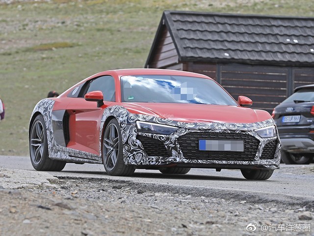 奥迪新款R8路试谍照曝光！新车在外观上采用了最新的家族式设计