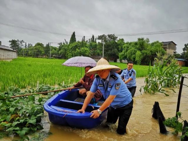 眉山园区公安:筑起抗洪救灾"生命墙" 逆水而行的身影最美