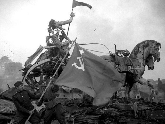 苏联解体后,这个小国用20年成发达国家,经济远